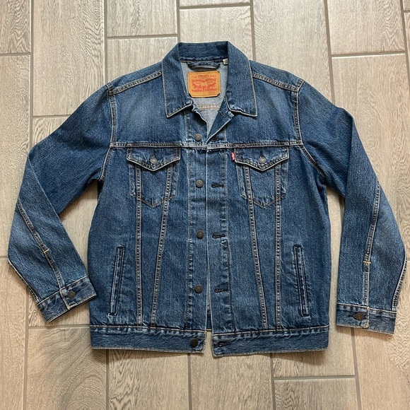 Levi’s Denim Jacket Medium/Dark Wash - Picture 1 of 3